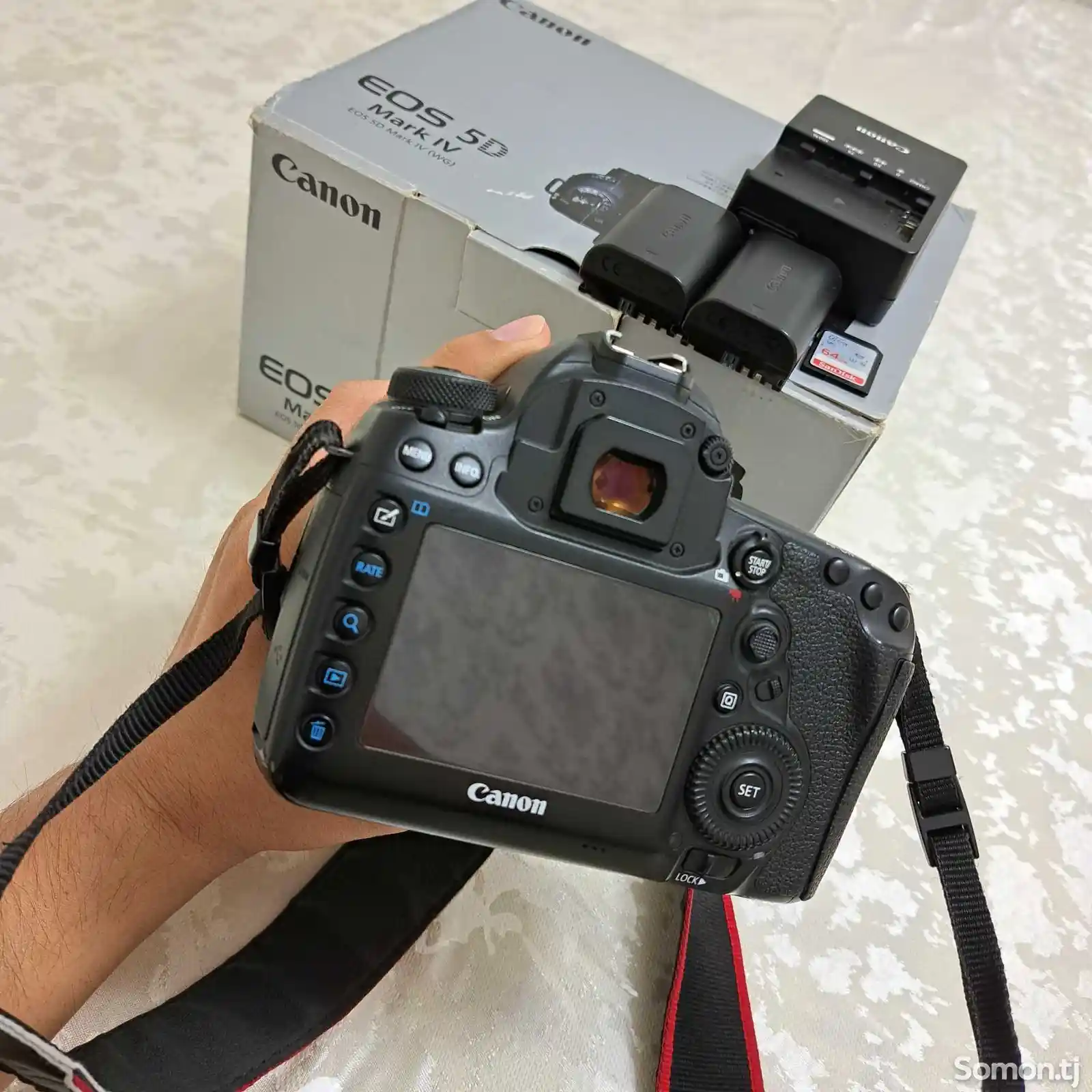 Зеркальный фотоаппарат Canon EOS 5D Mark IV Объектив 20mm f2.8-4