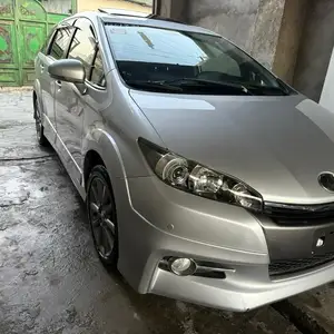 Toyota Wish, 2015