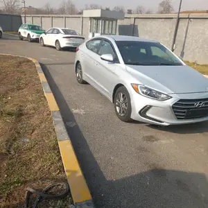 Hyundai Elantra, 2017