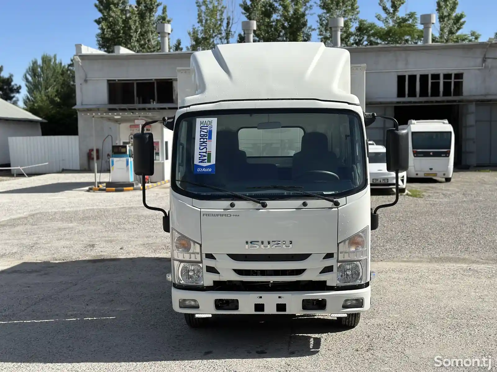 Бортовой грузовик Isuzu-1