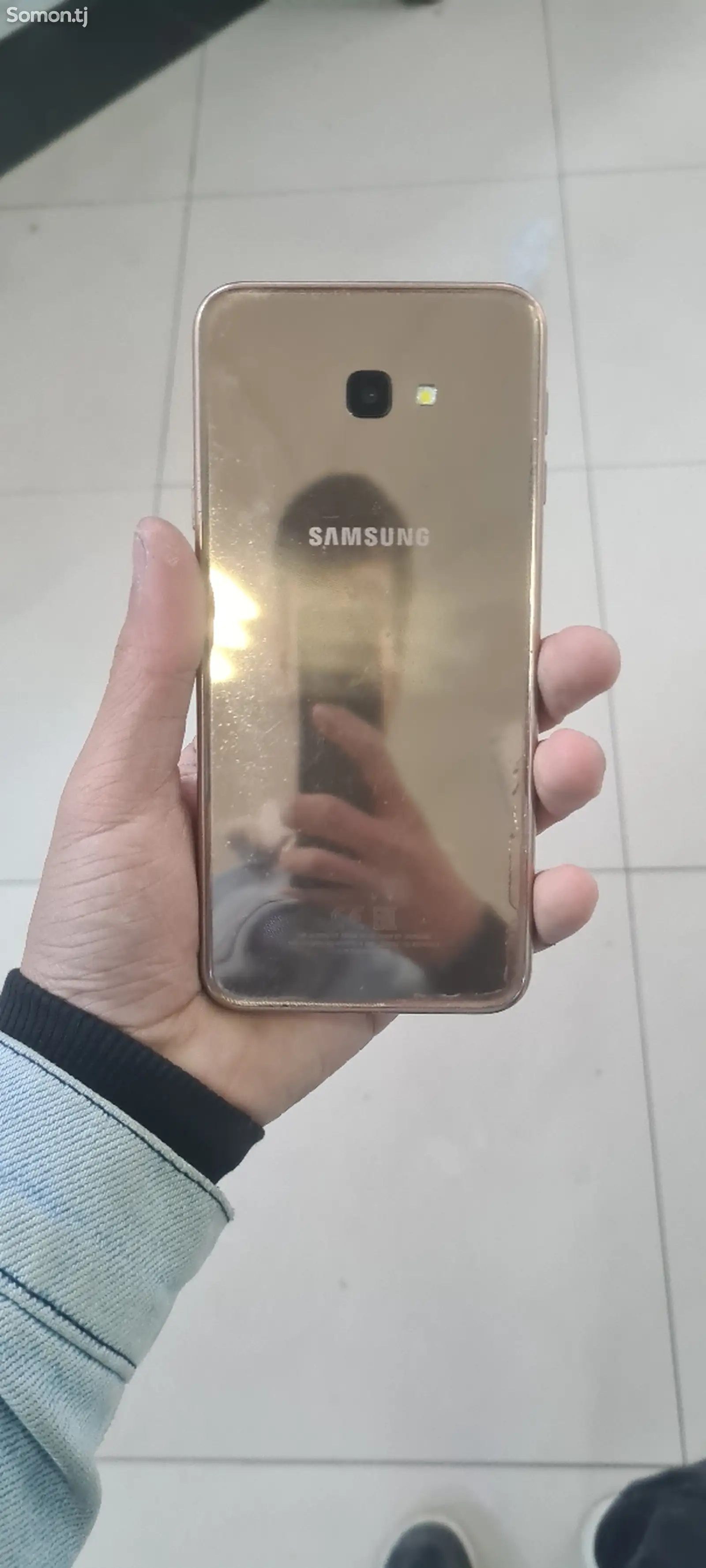 Samsung Galaxy J4+-1