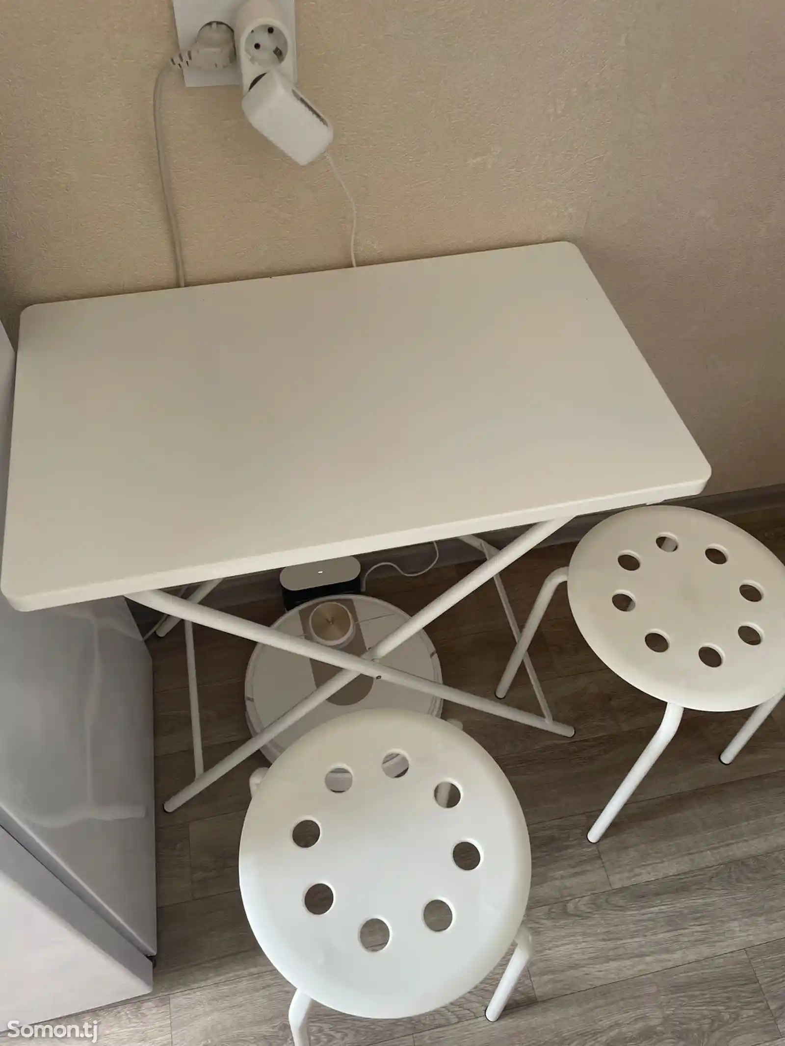 Складной стол и стулья