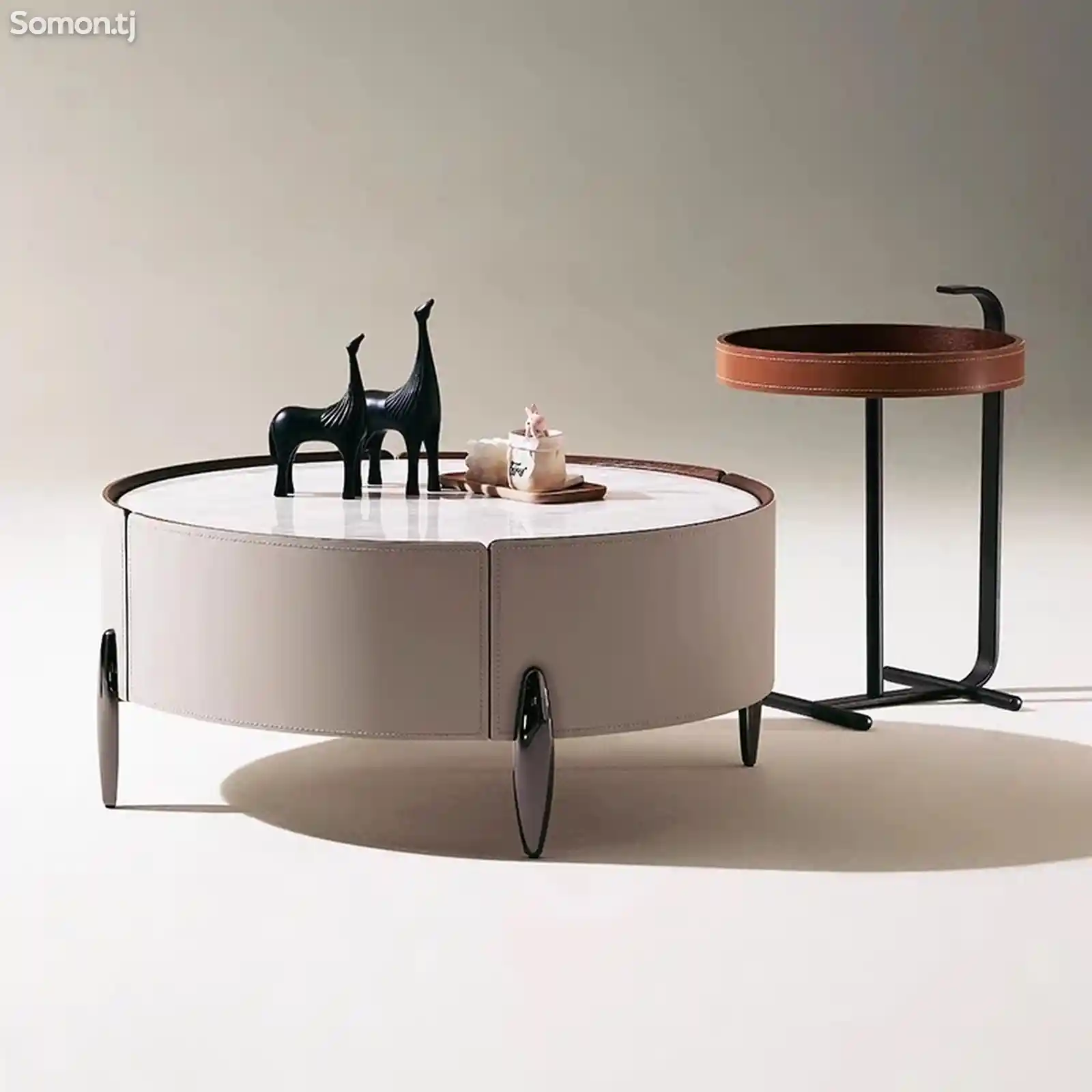 Круглый кофейный столик из искусственного мрамора-9