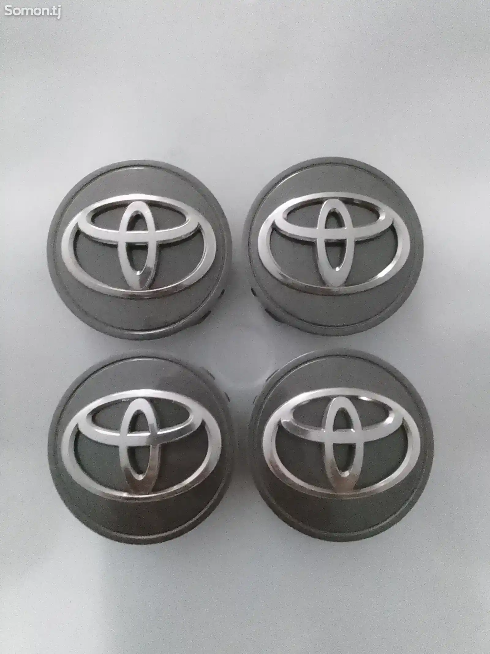 Центральные колпаки колес Toyota