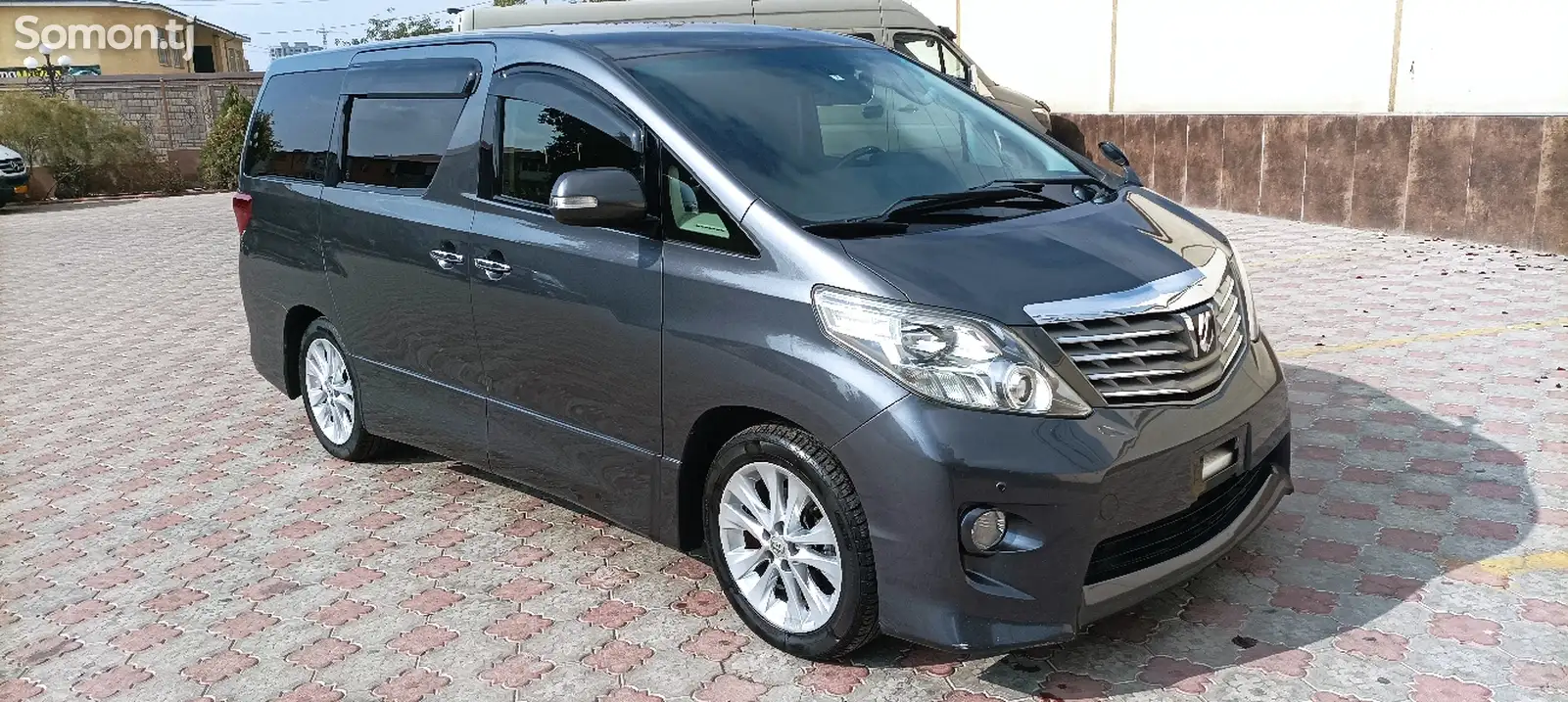 Toyota Alphard, 2013-1