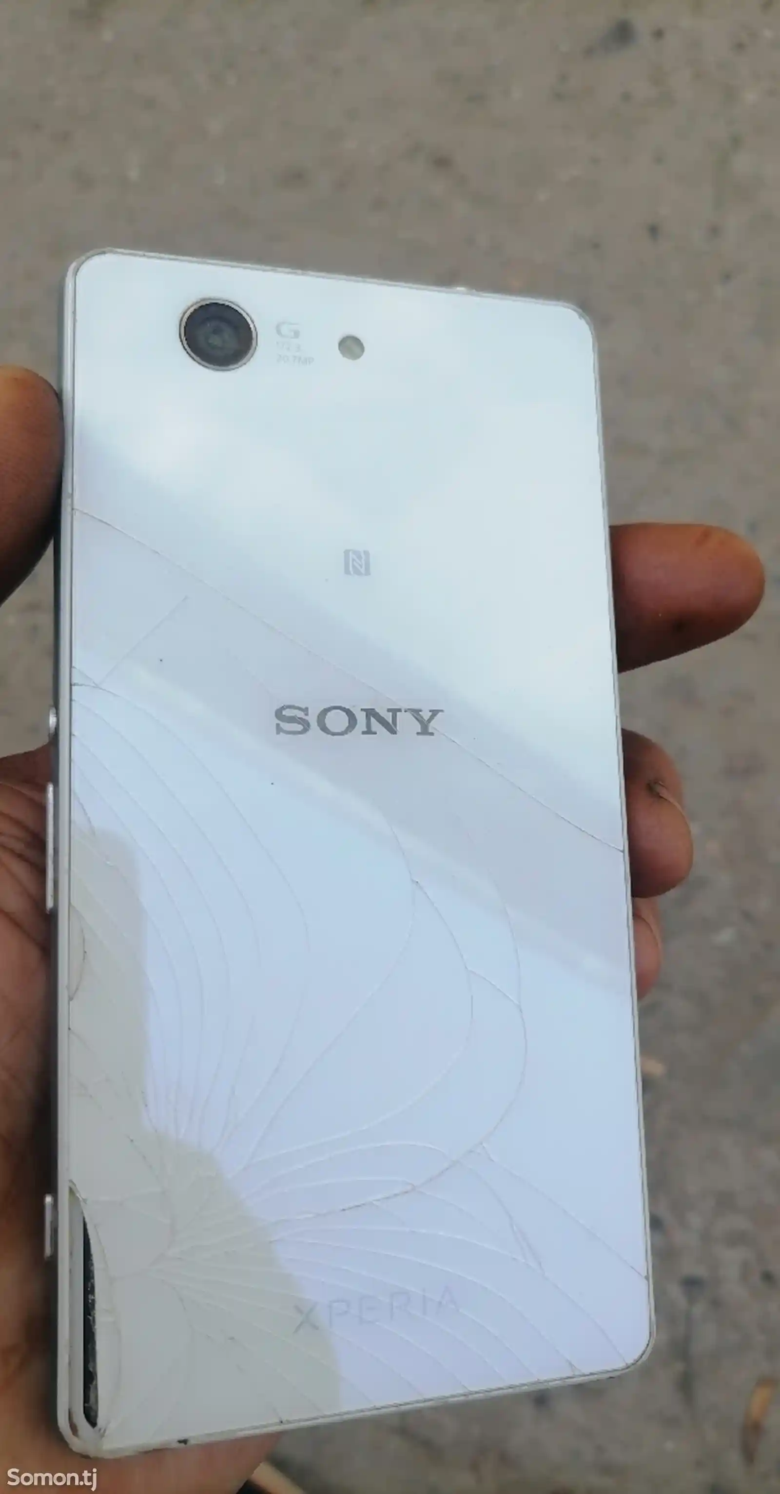 Sony Xperia Z3 Compact-2