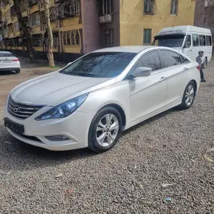 Hyundai Sonata, 2011