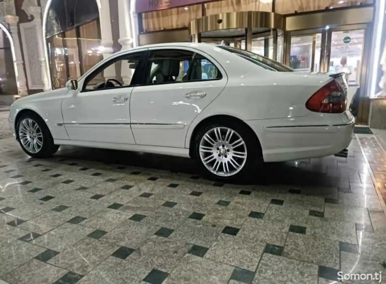 Mercedes-Benz E class, 2008-5