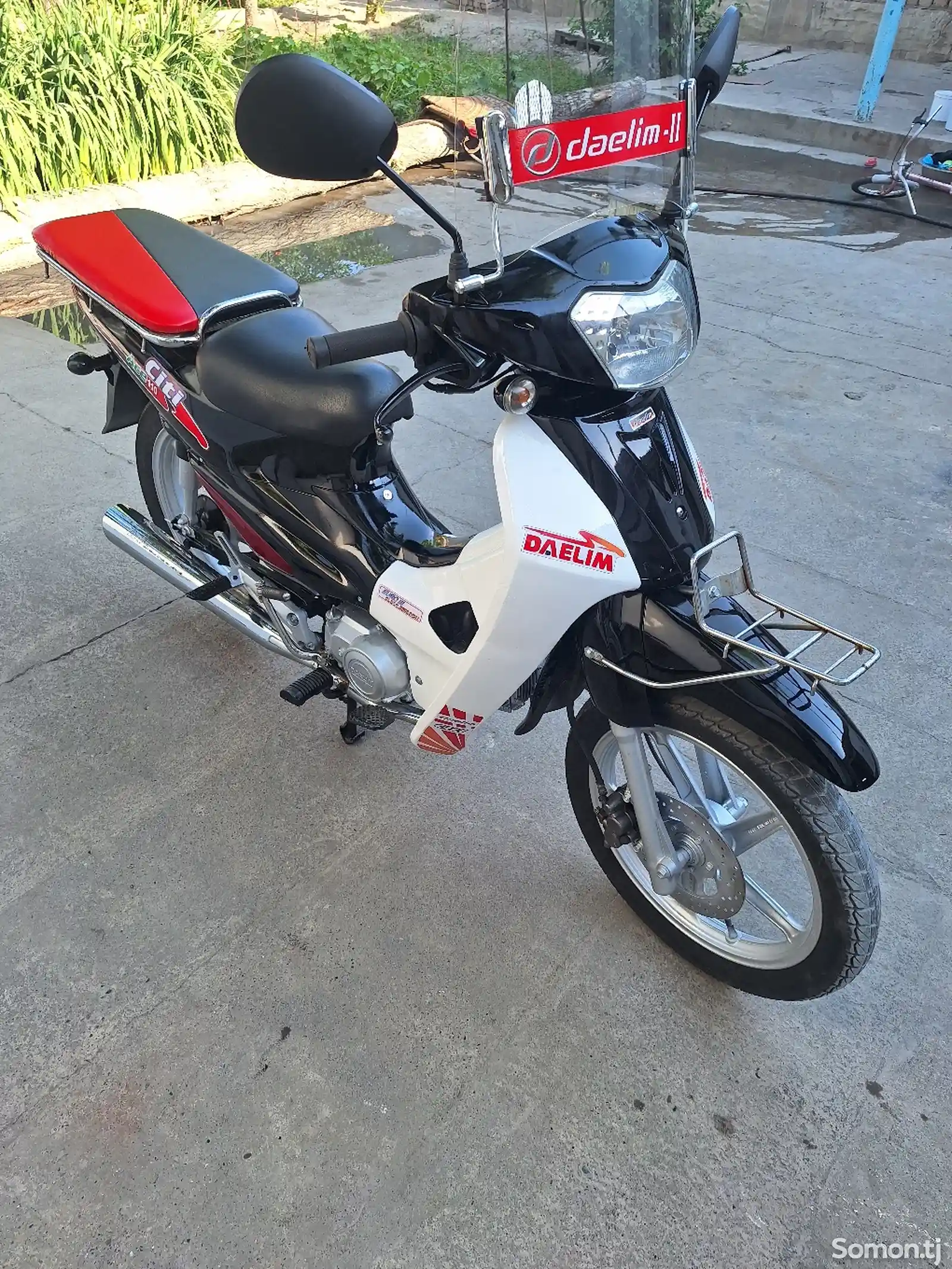 Мотоцикл Daelim-1