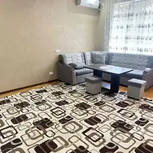 3-комн. квартира, 2 этаж, 90 м², 19 мкр