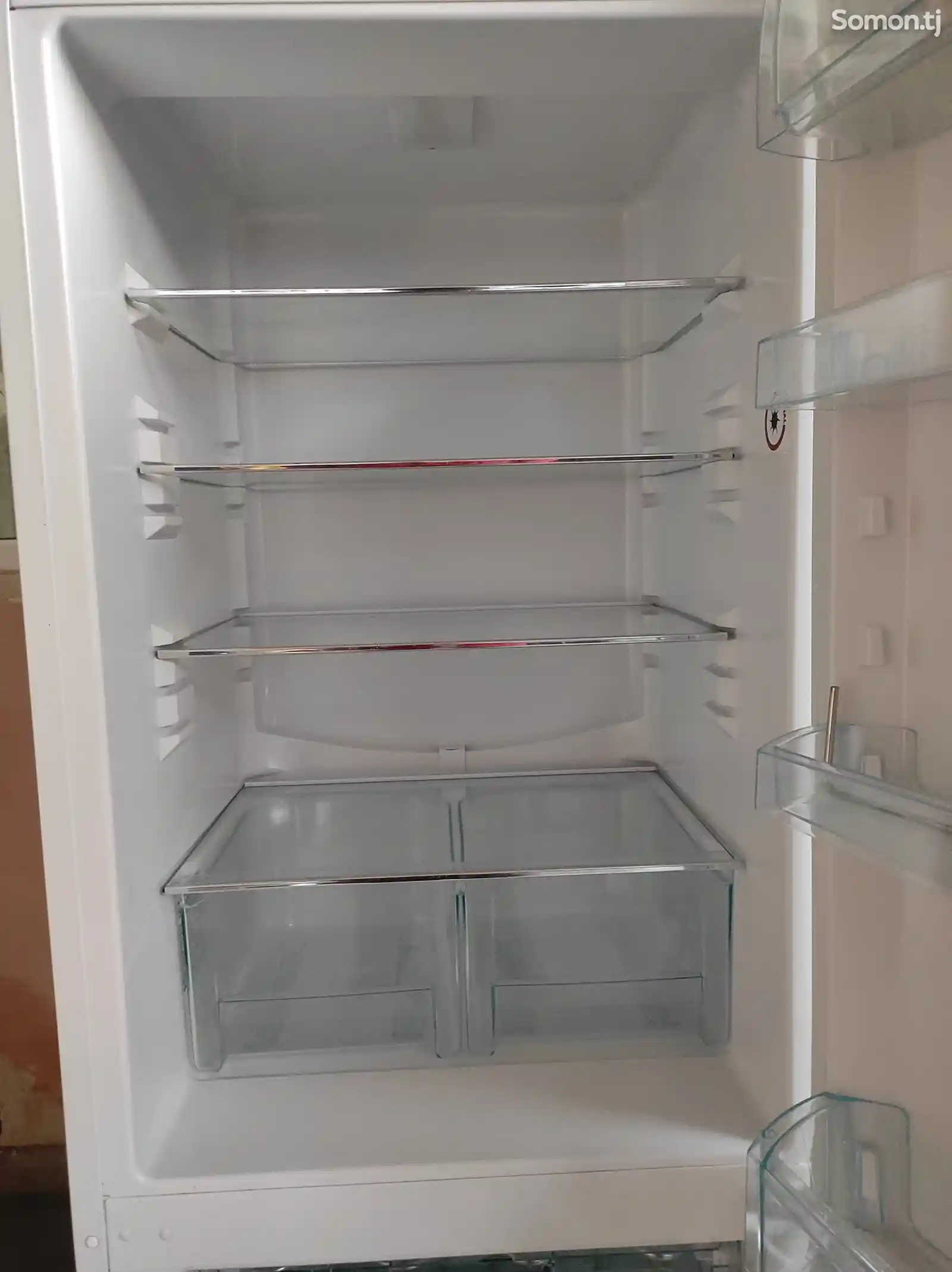 Холодильник Snaige-3