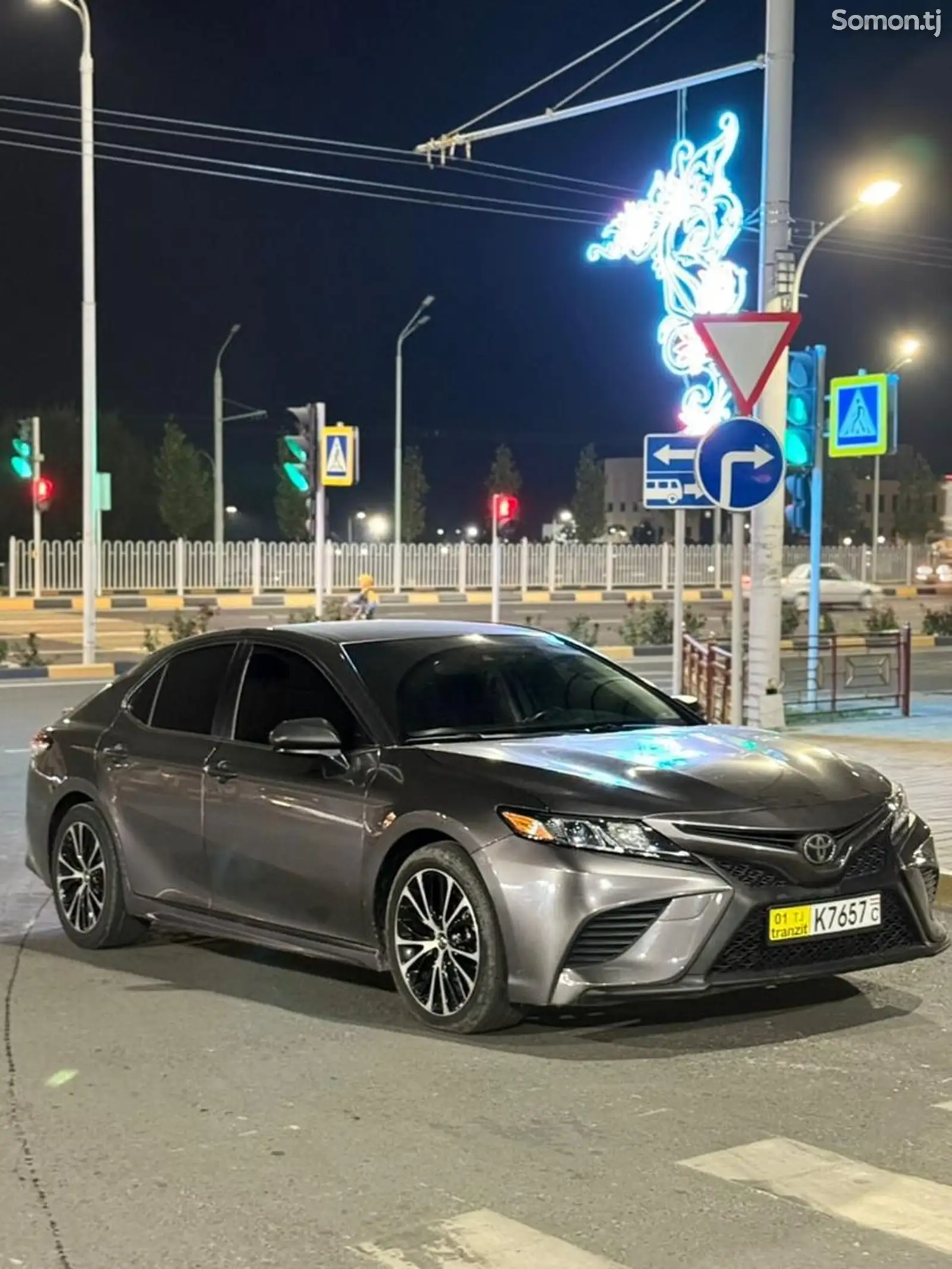 Toyota Camry, 2018-1