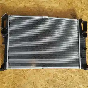 Радиатор охлаждения двигателя от Mercedes-Benz W211 5.5
