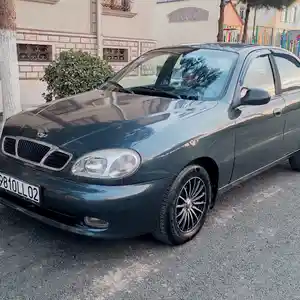 Daewoo Lanos, 1998