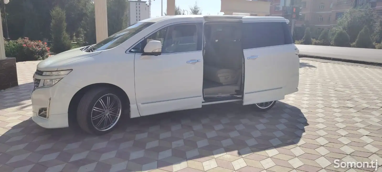 Nissan Elgrand, 2015-7