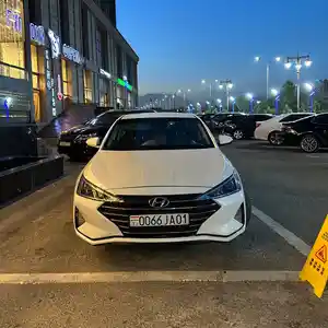 Hyundai Elantra, 2019