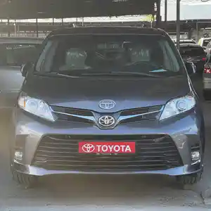Toyota Sienna, 2016