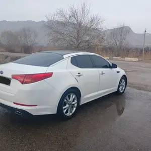 Kia K5, 2011