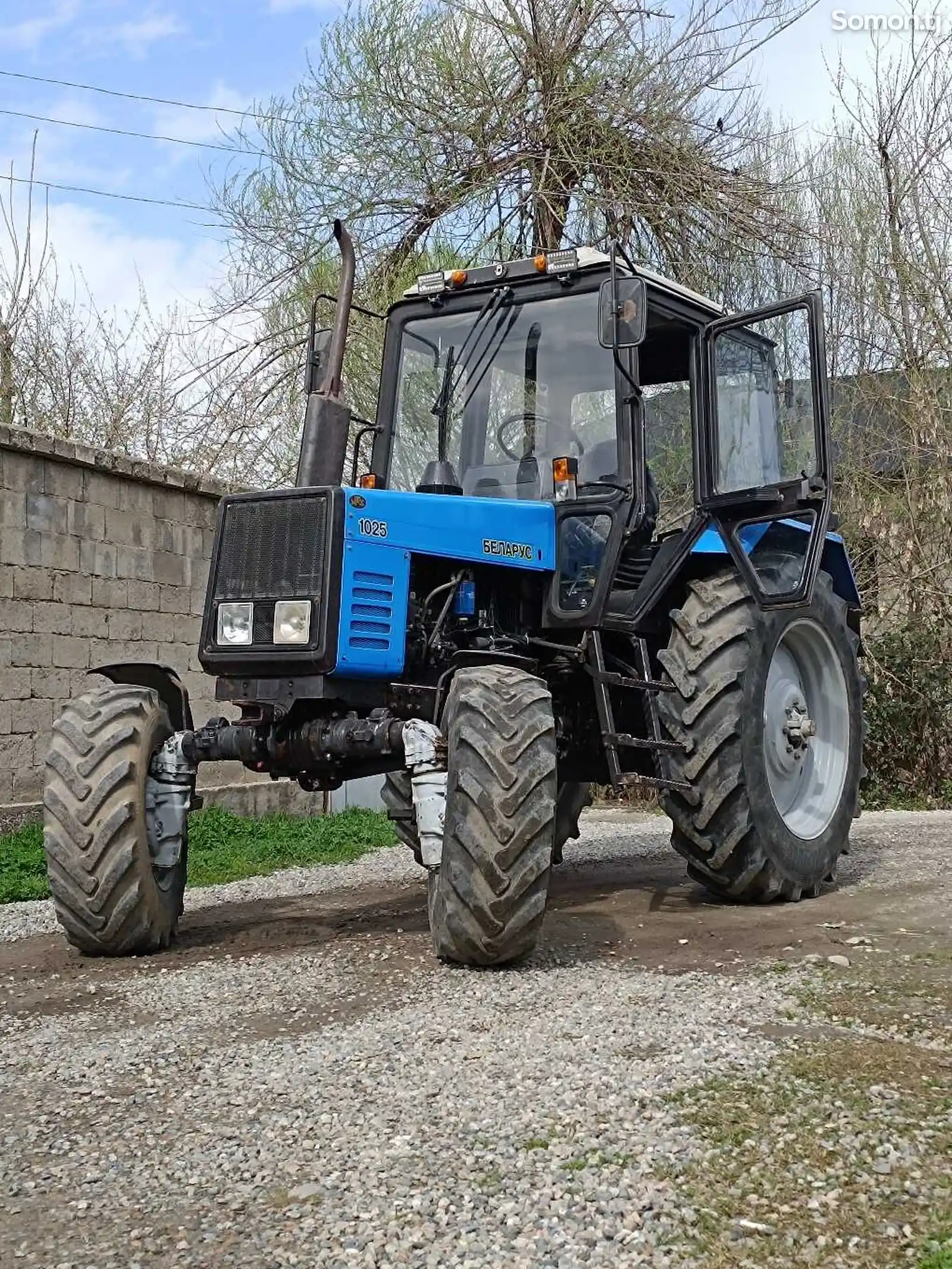Трактор 1025-3