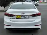 Hyundai Elantra, 2017-4