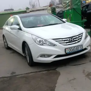 Hyundai Sonata, 2011