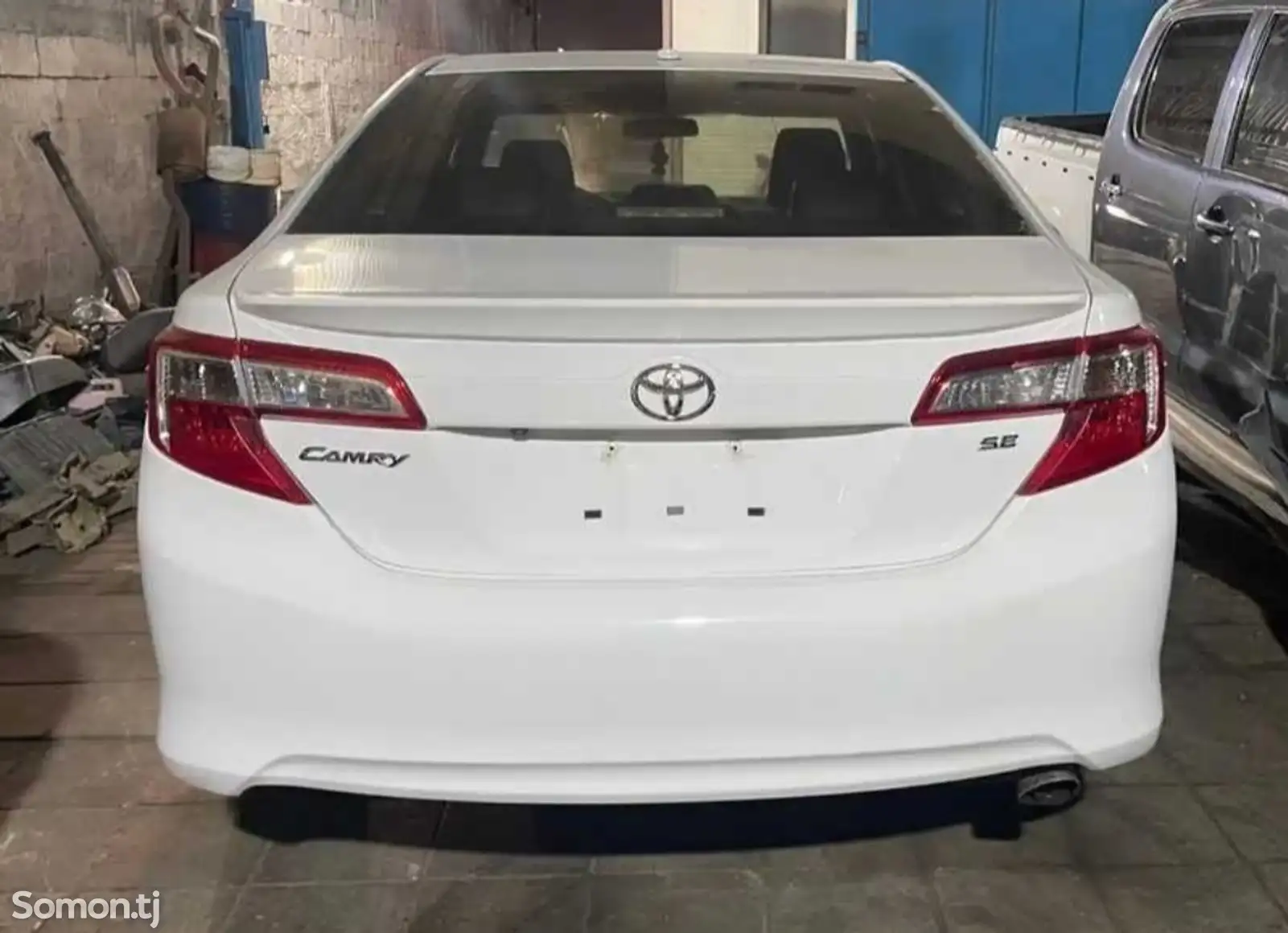 Спойлер на Toyota Camry 3