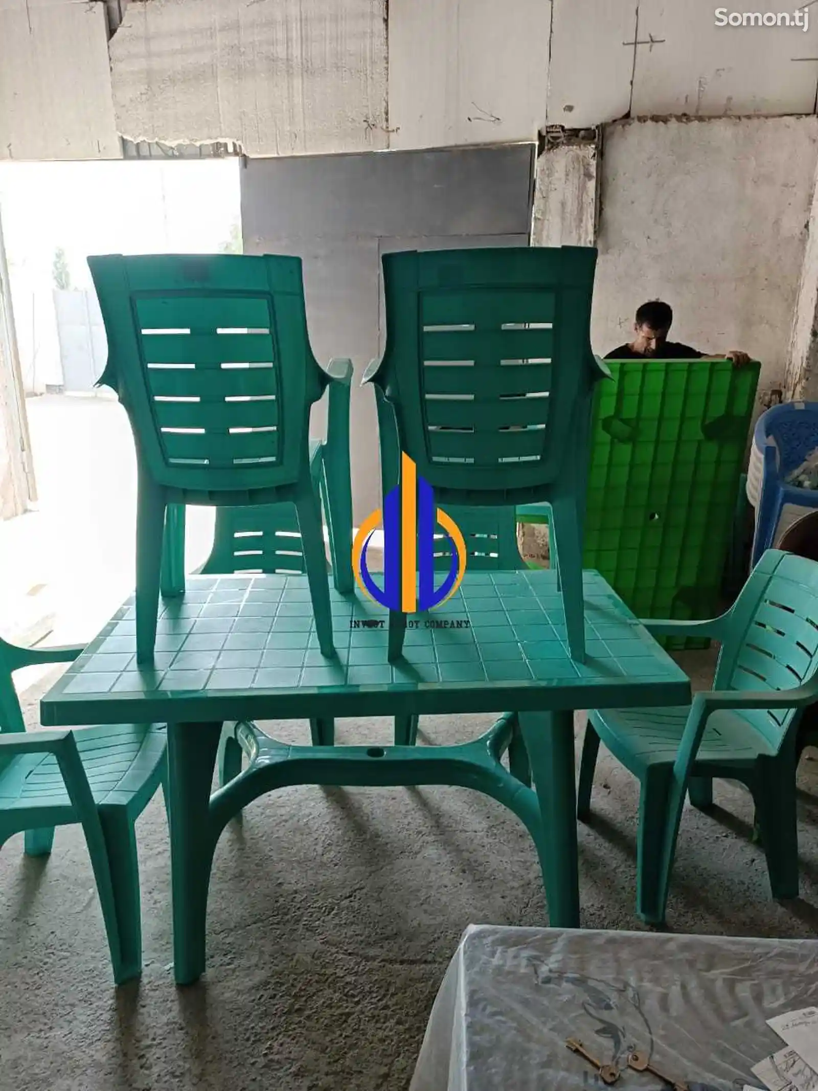 Стол и стулья на 6 персон-3