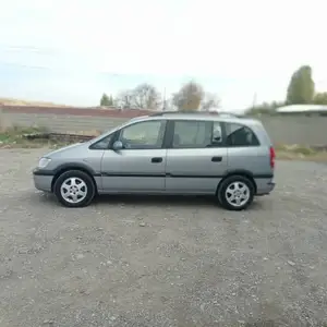 Opel Zafira, 2001