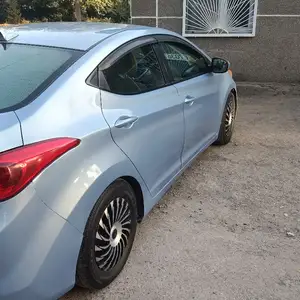 Hyundai Elantra, 2012