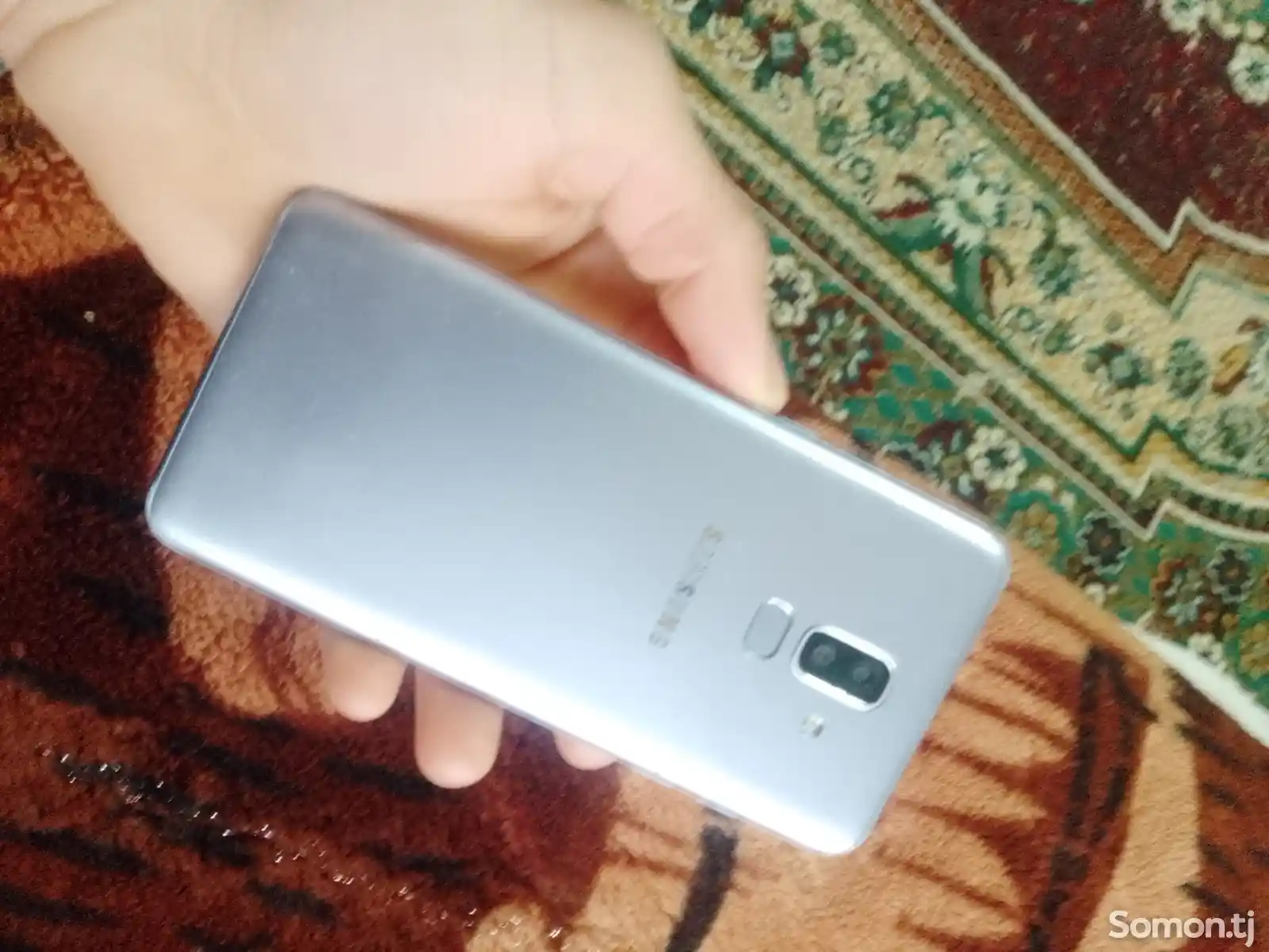 Samsung Galaxy j8-1