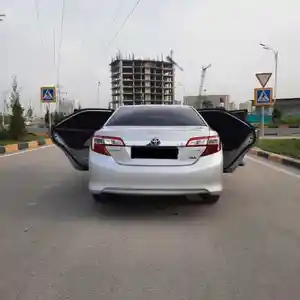 Заднее стекло от Toyota Camry 3