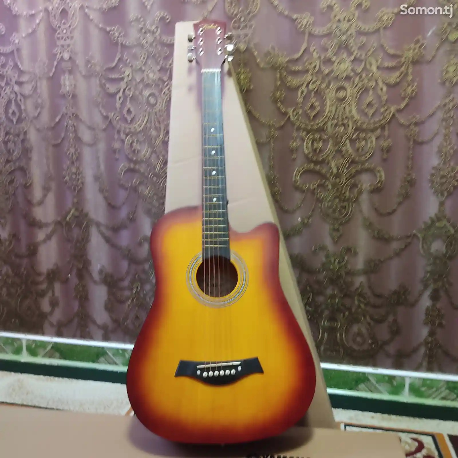 Гитара с чехлом-1