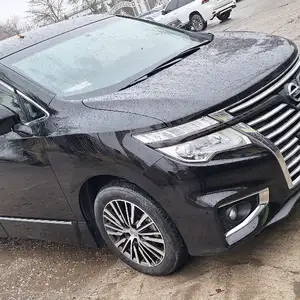 Nissan Elgrand, 2015