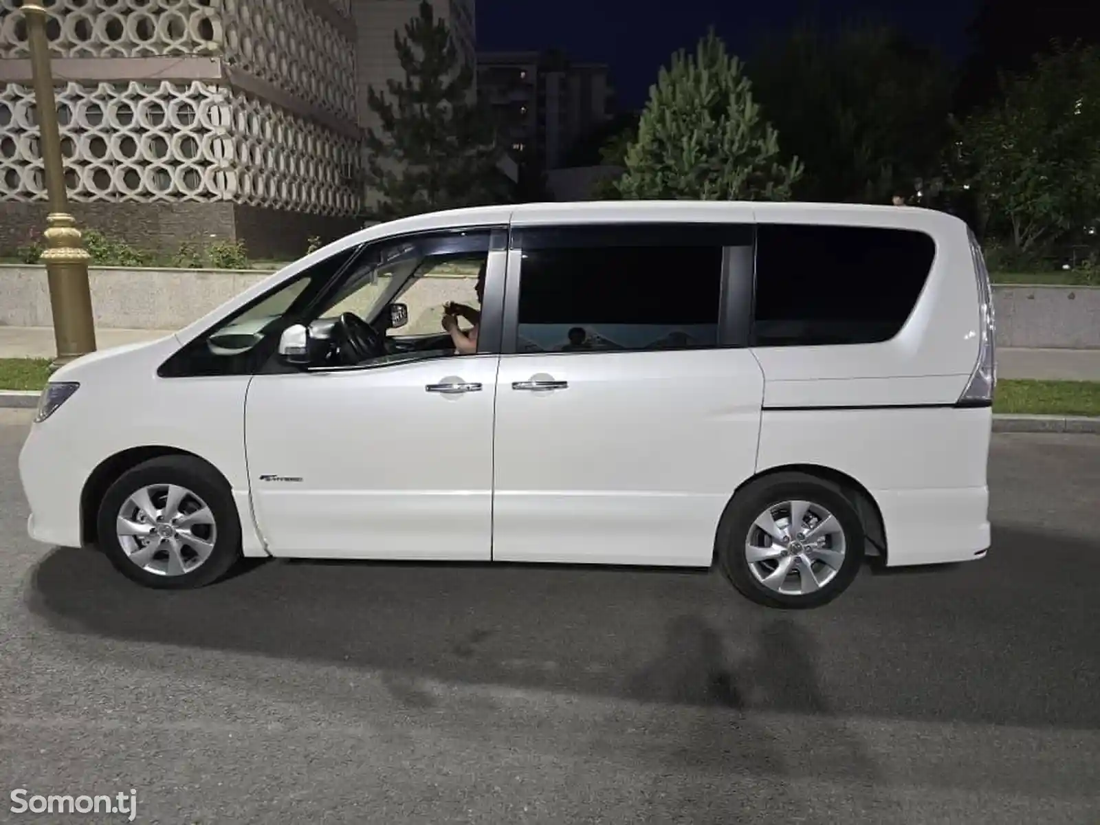 Nissan Serena, 2014-5