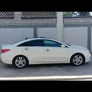 Hyundai Sonata, 2011