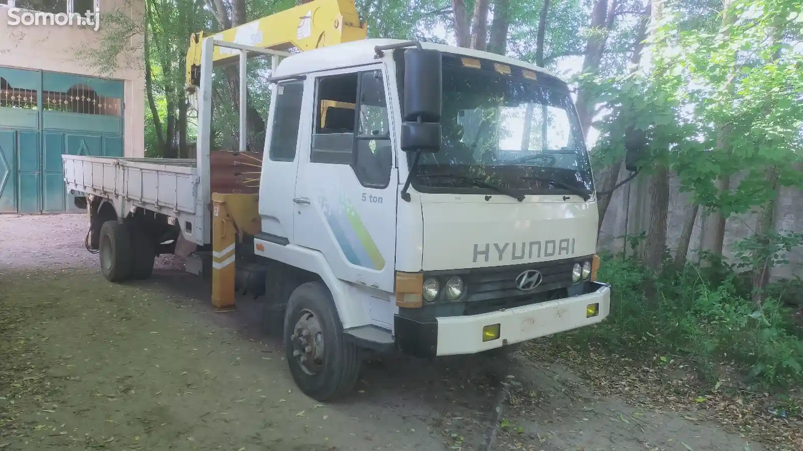 Бортовой грузовик с краном Hyundai Hino, 1997-10