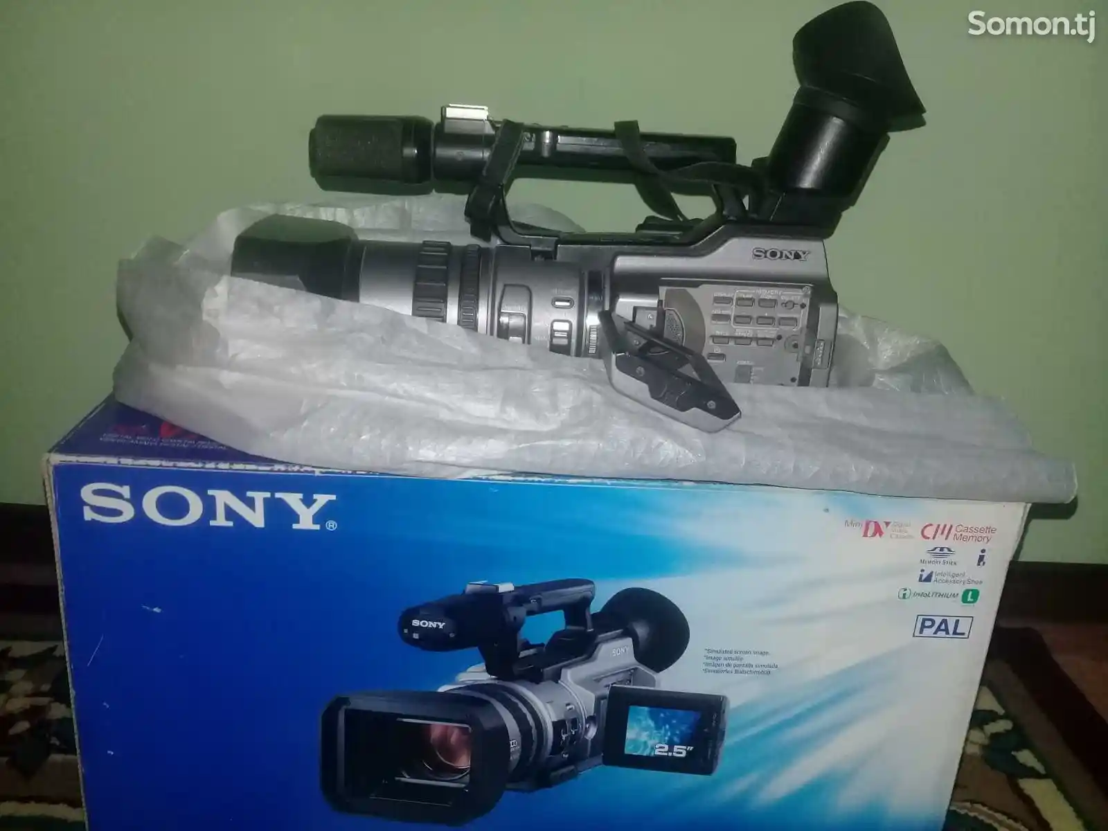 Видеокамера Sony DCR-VX2100E-3