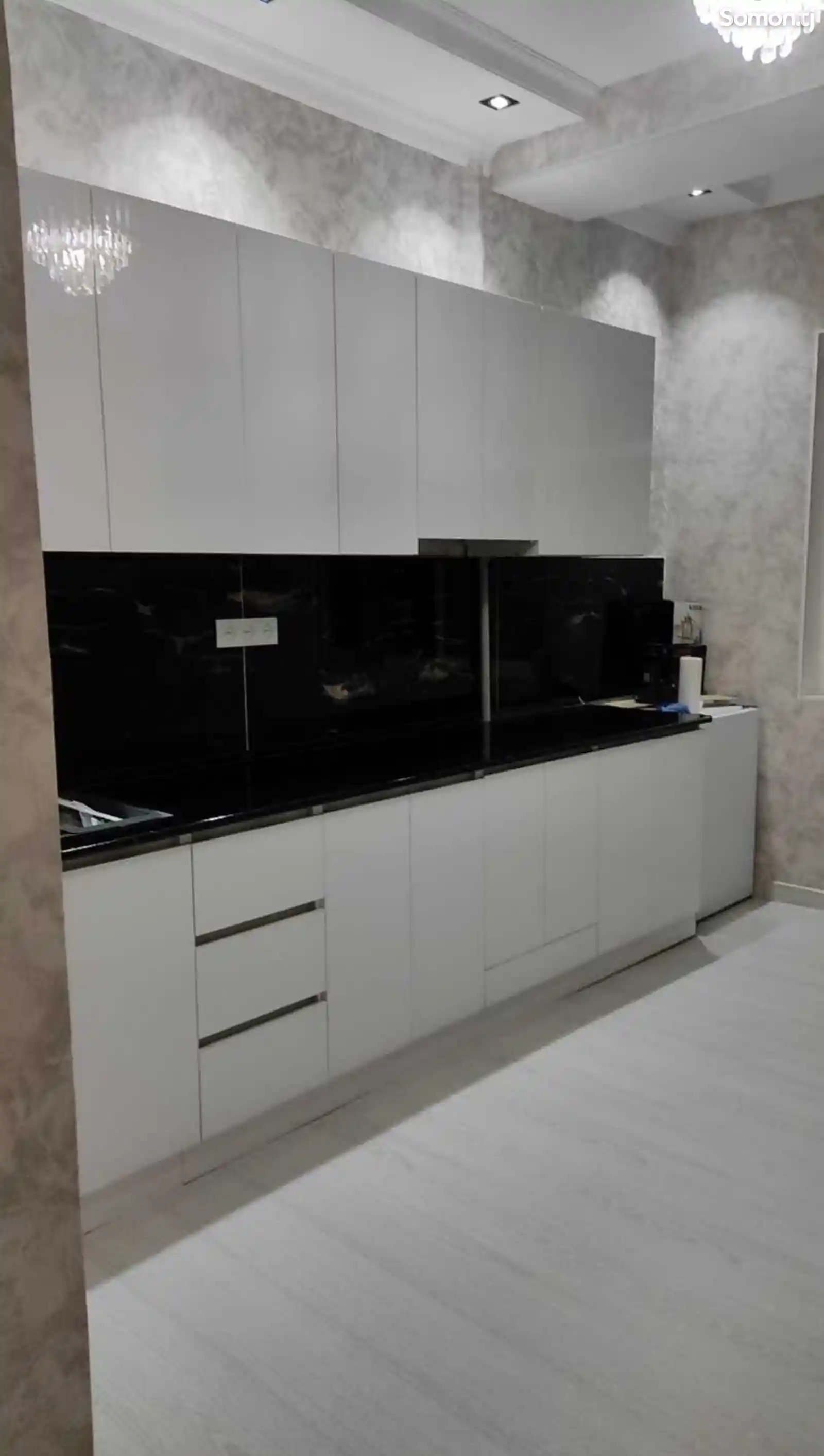 2-комн. квартира, 12 этаж, 79м², Цирк-4