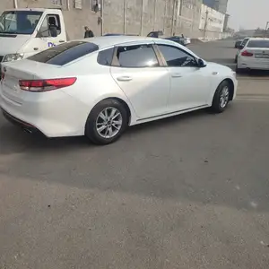 Kia K5, 2016