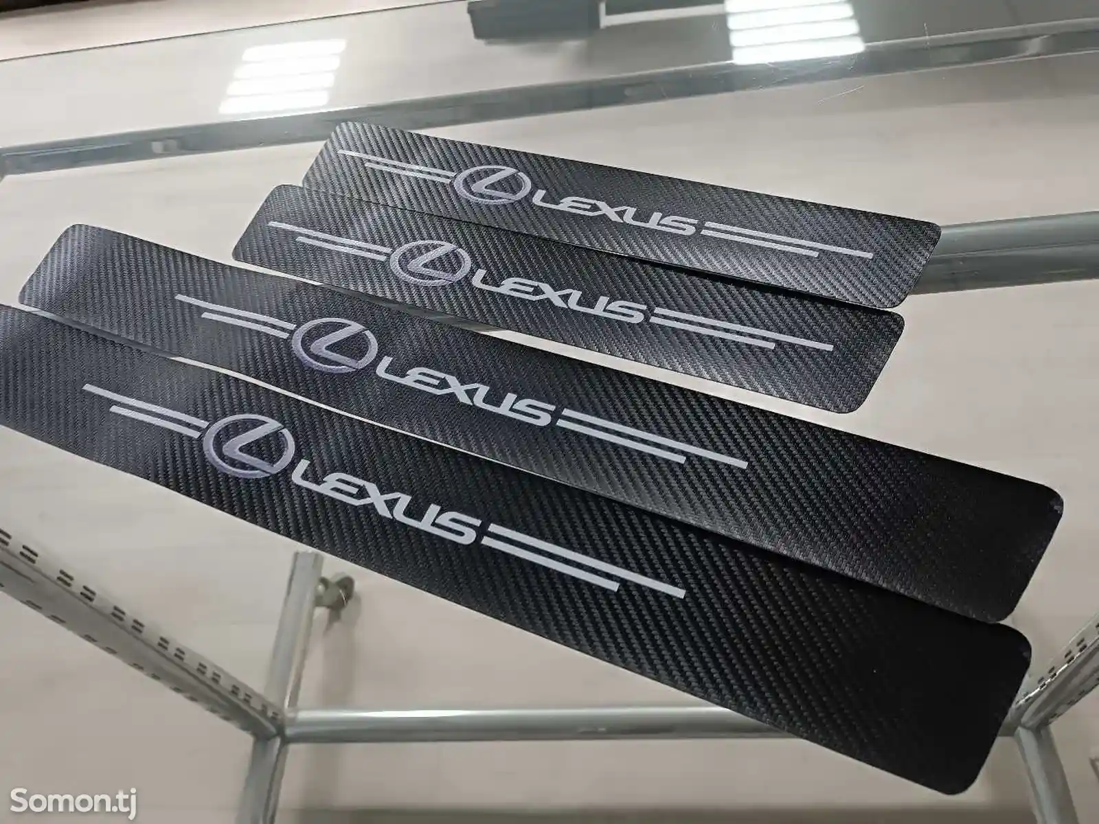 Защитные наклейки на пороги Lexus-3