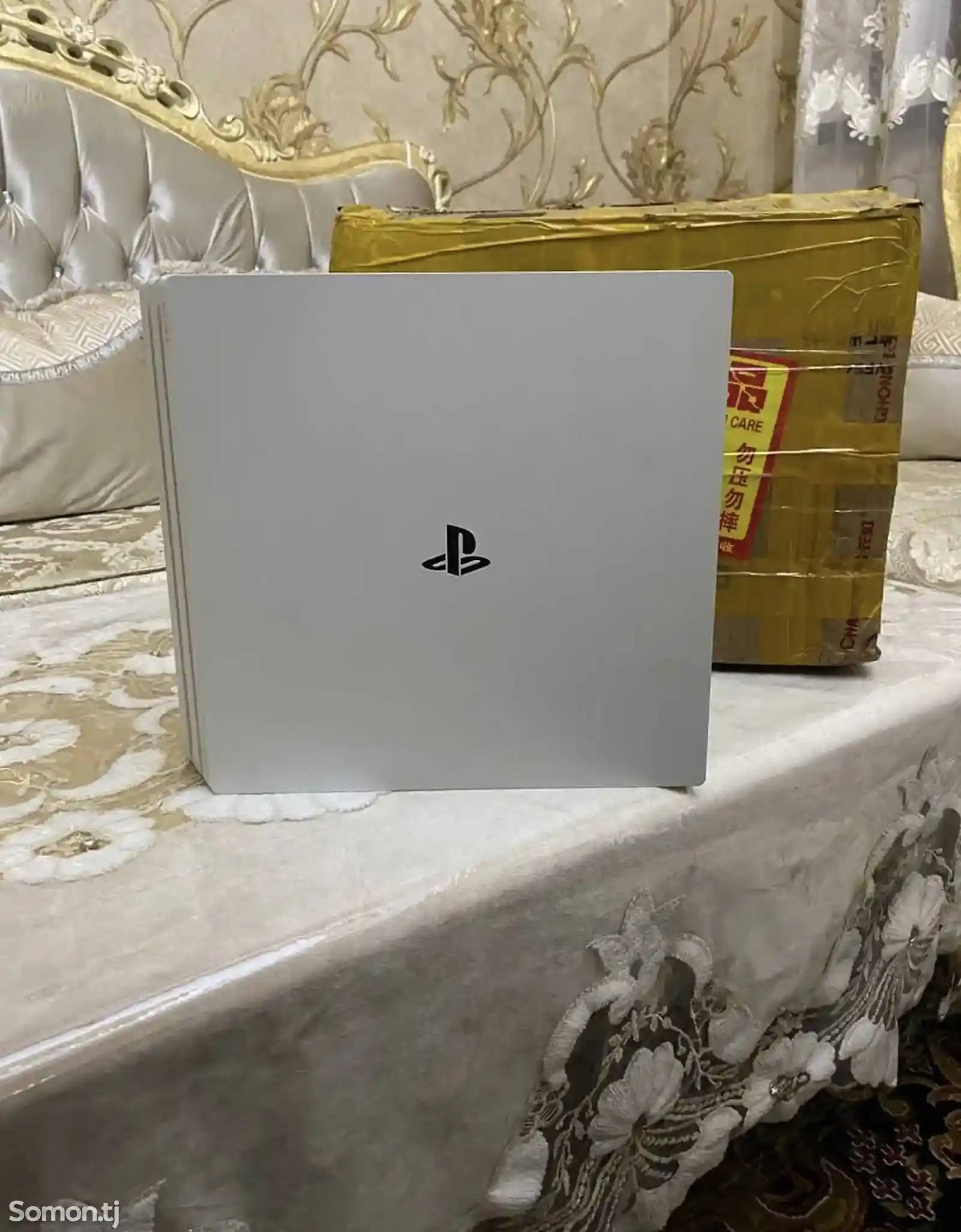 Игровая приставка Ps 4pro-2