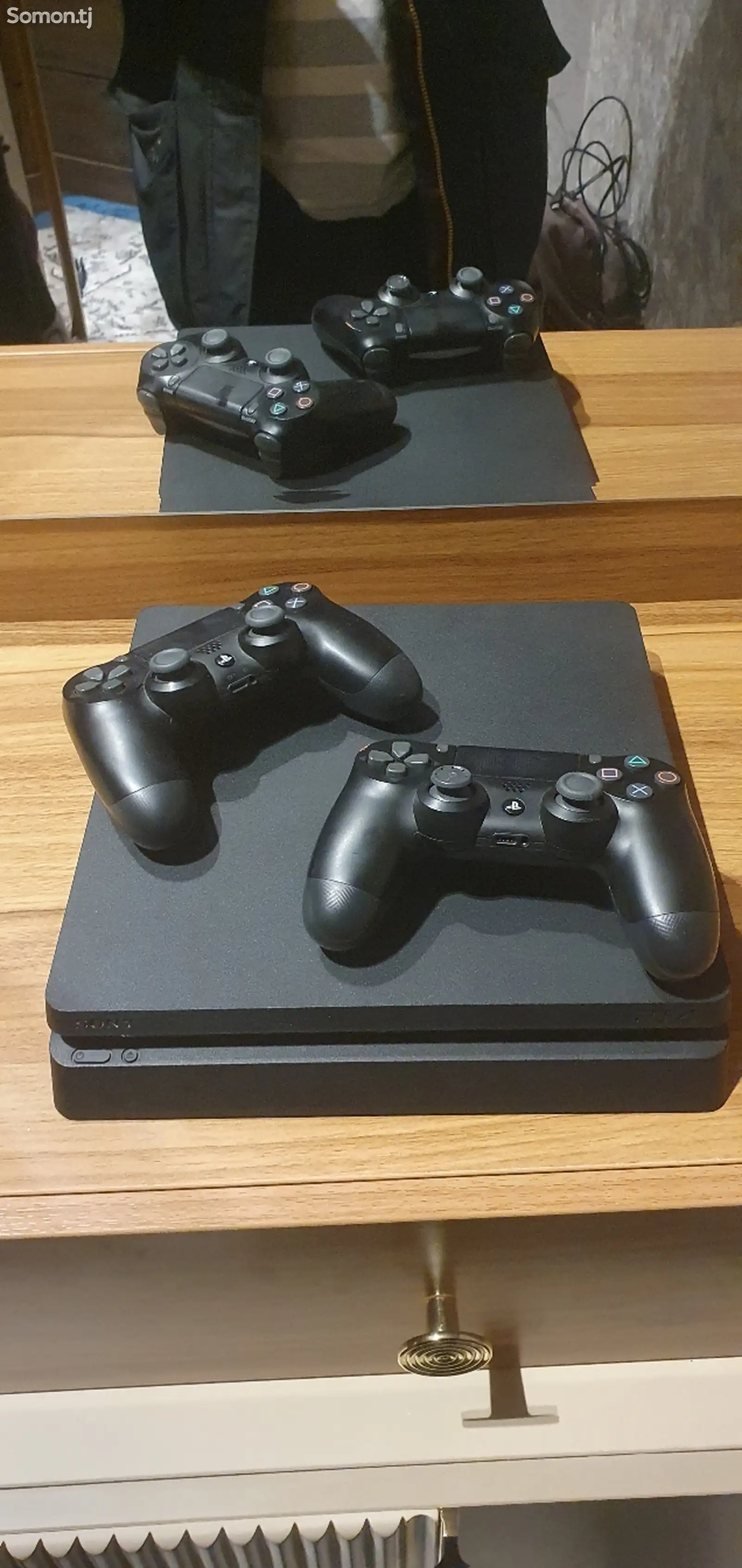 Игровая приставка Sony PlayStation 4slim-1