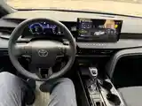 Toyota Camry 7, 2025-13