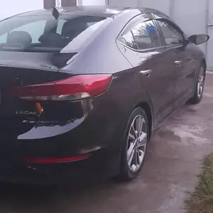 Hyundai Elantra, 2017