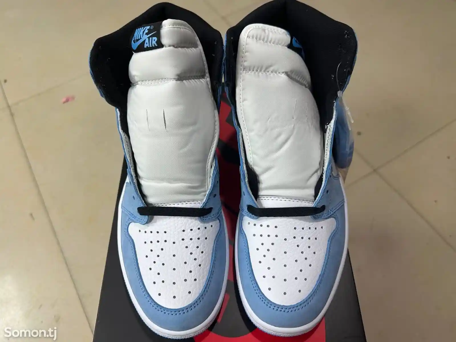 Кроссовки Jordan 1 Retro High OG University Blue-1