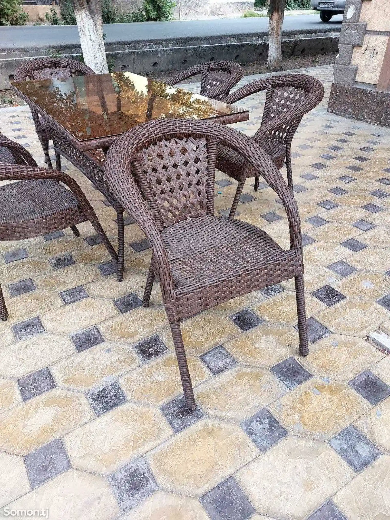 Плетённый комплект стола и стульев-2