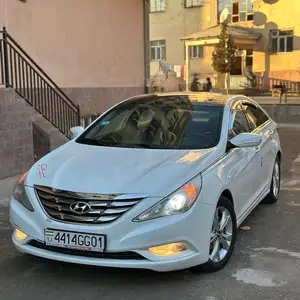 Hyundai Sonata, 2010