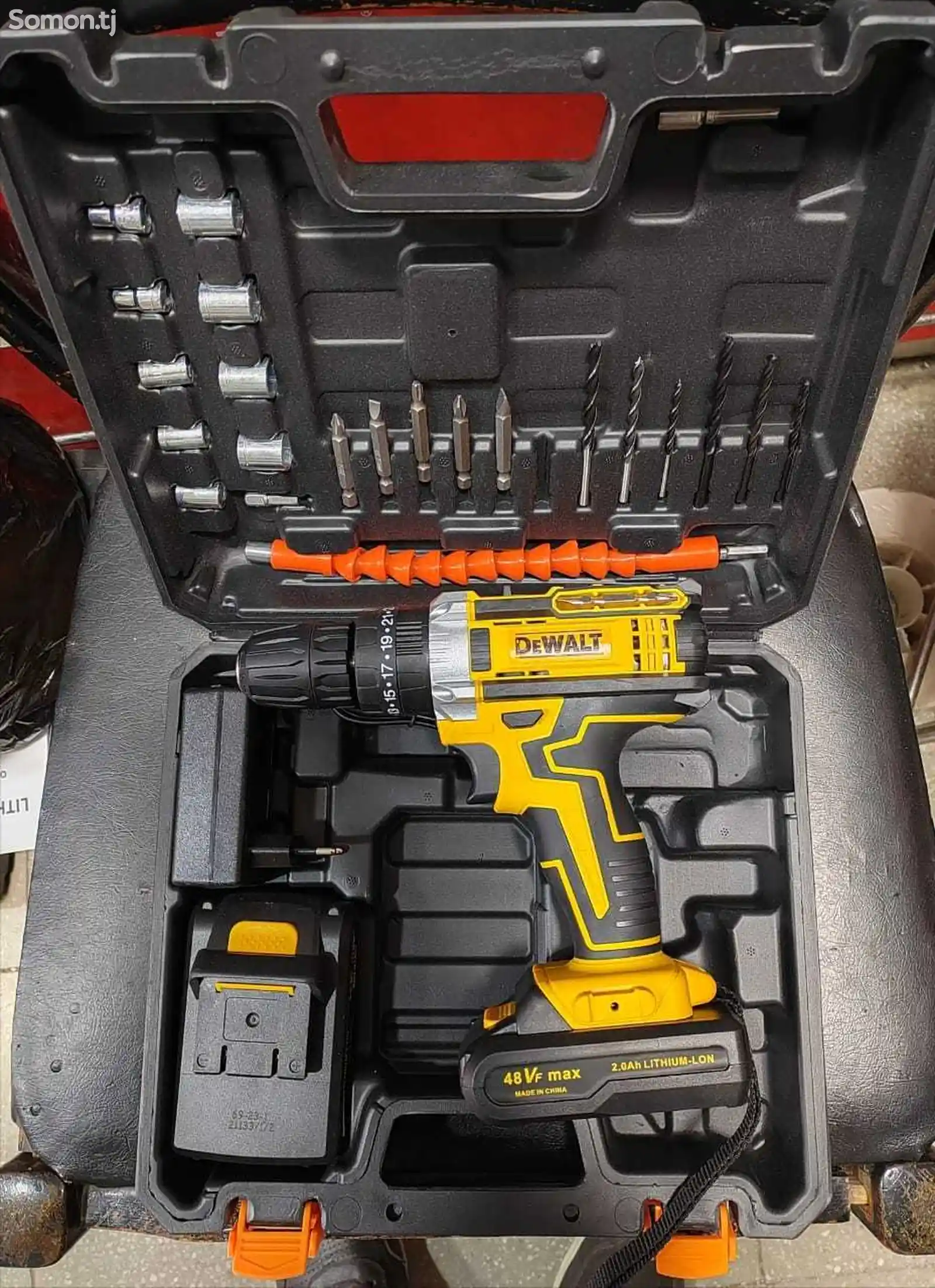 Шуруповерт DeWalt-3