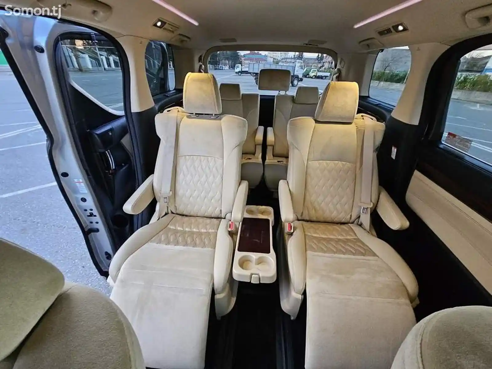 Toyota Alphard, 2017-6