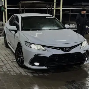 Toyota Camry, 2018